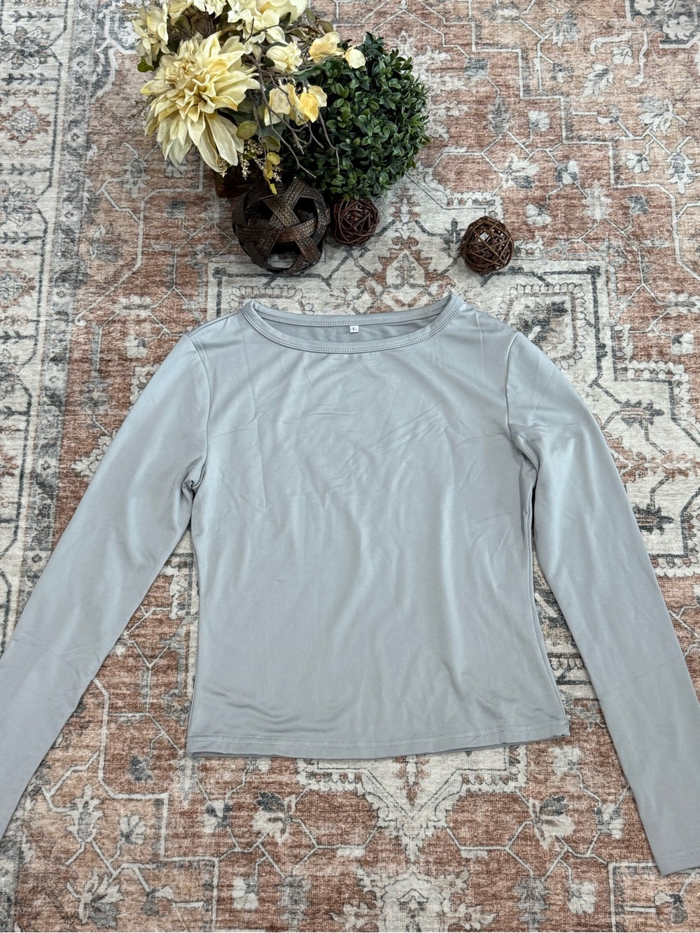 Long-Sleeve Crewneck Top in Light Gray